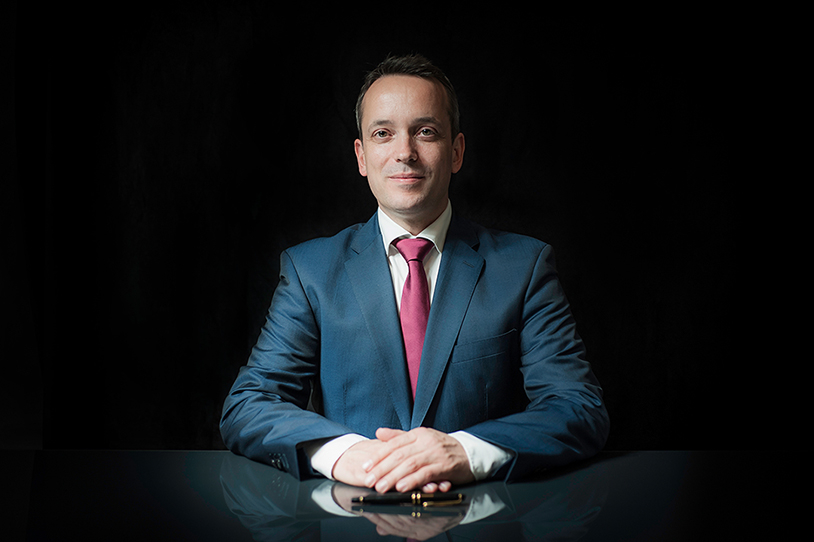 business_man_portreit_piotr